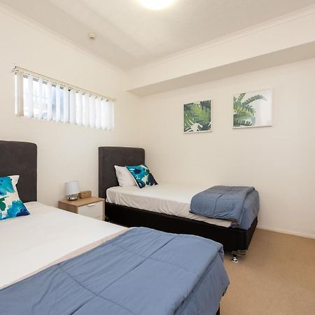 On The Beach Resort Bribie Island Woorim Exteriör bild