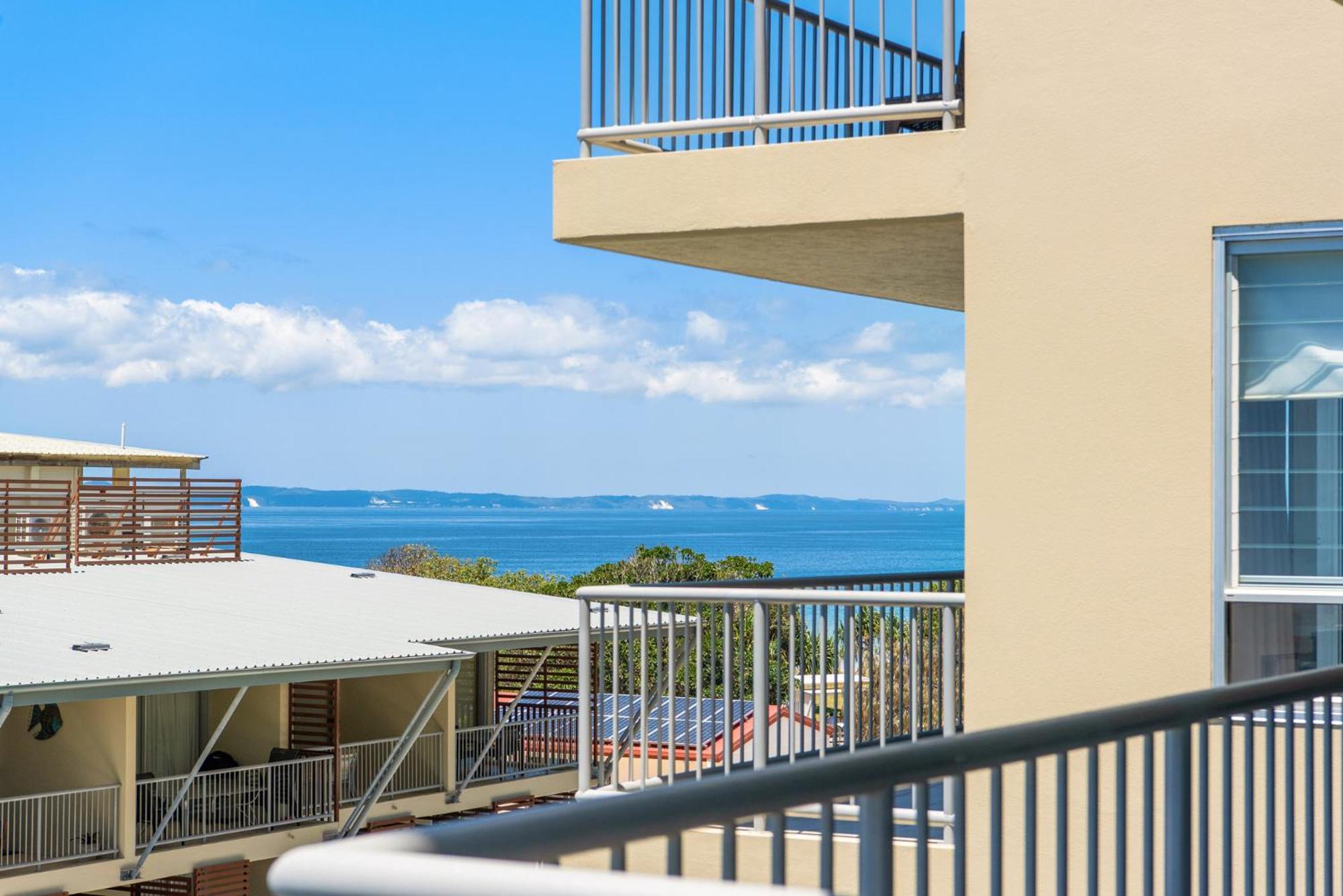 On The Beach Resort Bribie Island Woorim Exteriör bild