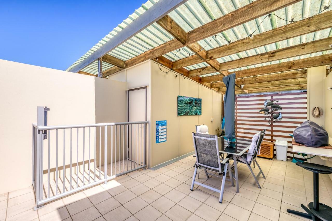 On The Beach Resort Bribie Island Woorim Exteriör bild