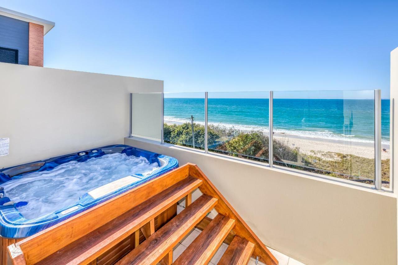On The Beach Resort Bribie Island Woorim Exteriör bild