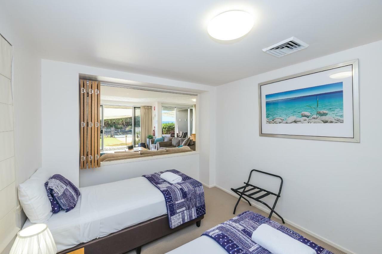 On The Beach Resort Bribie Island Woorim Exteriör bild